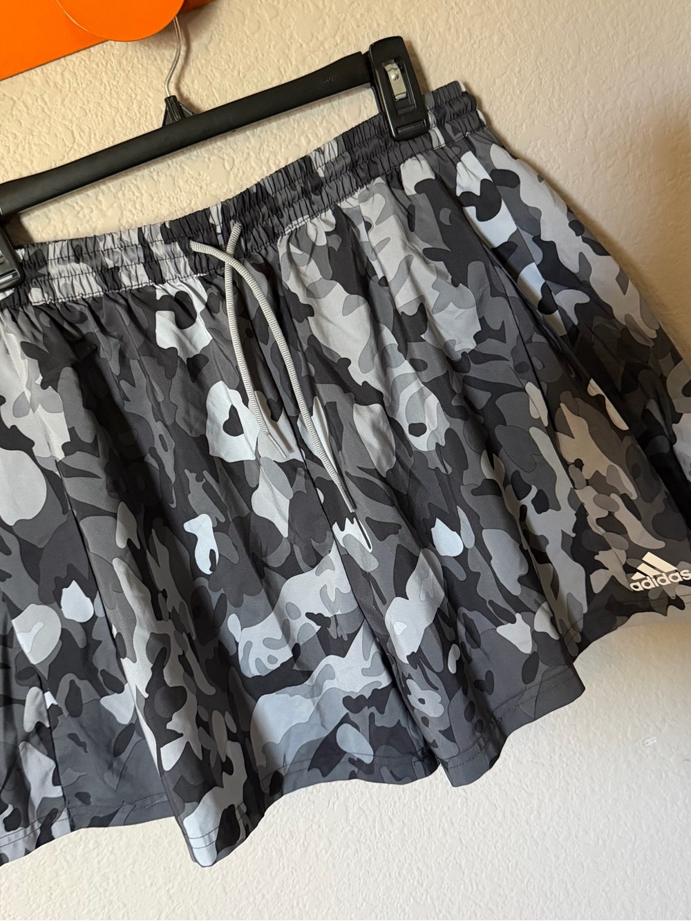 ADIDAS Womens Medium Wide Shorts Pockets Lined Gray Camo Drawstring Activewear